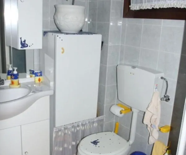 With Rooftop Swimming Pool ביביונה