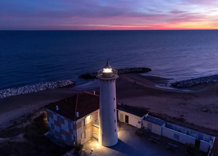 With Rooftop Swimming Pool ביביונה