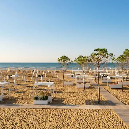 Appartamento With Rooftop Swimming Pool Bibione