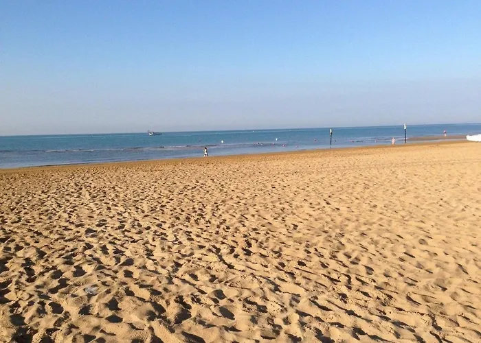 Апартаменти With Rooftop Swimming Pool